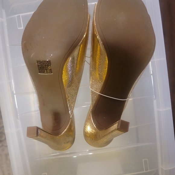 Heels - Picture 4 of 4